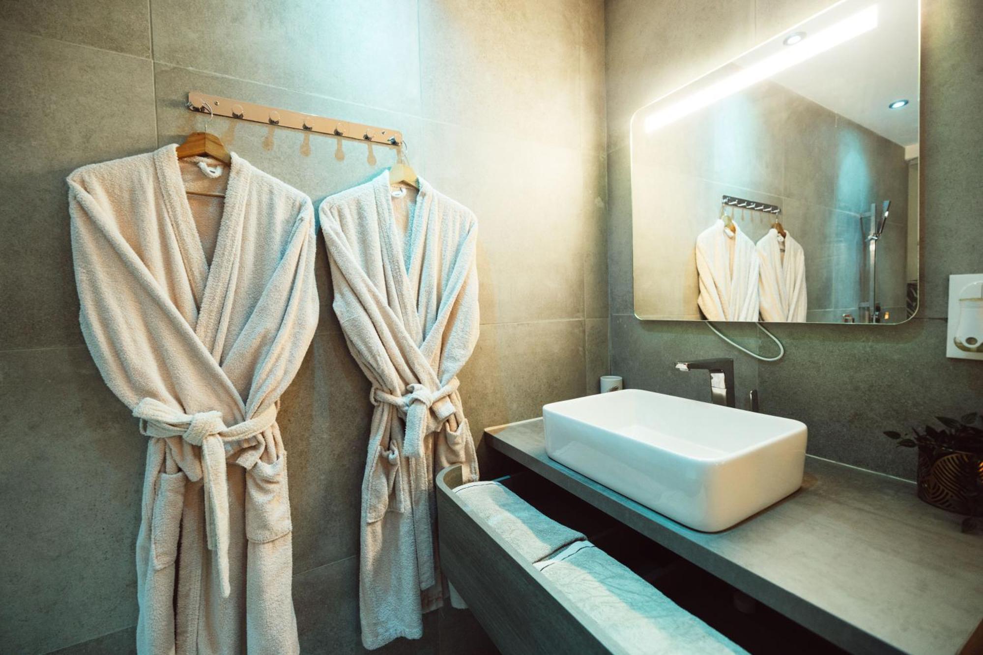 Suite And Spa La Perla Bianca Grabels Luaran gambar